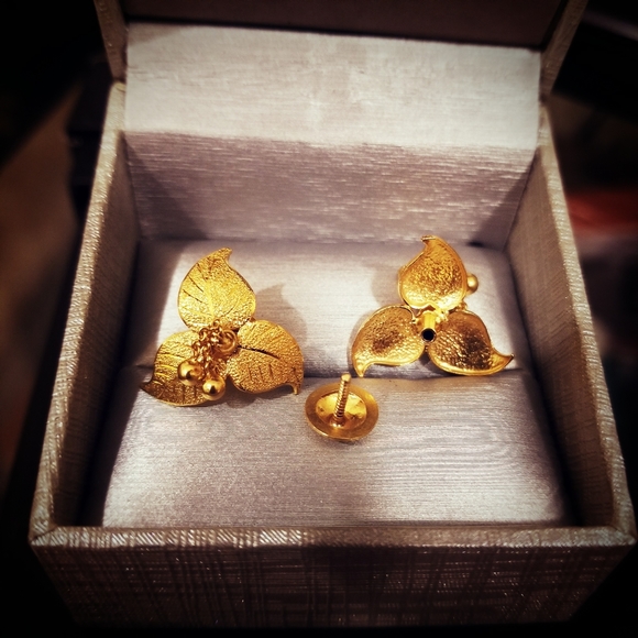 24K Gold One of A kind Screw'Back Earrings♡ - Picture 2 of 5